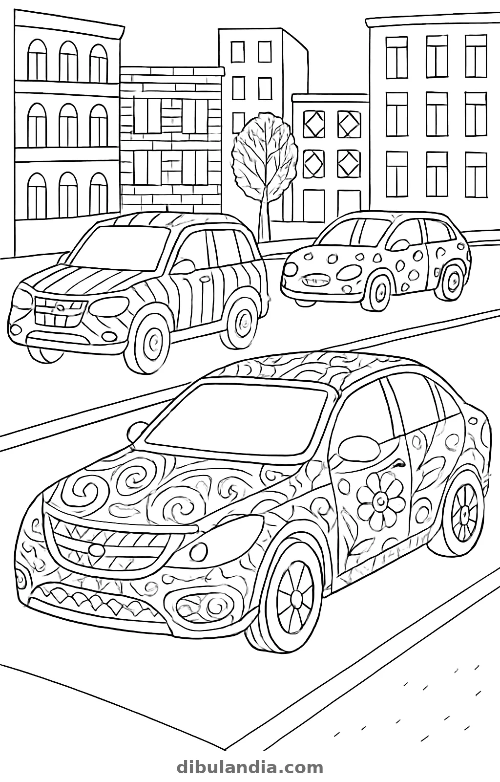 Tres coches decorados con espirales, rayas y lunares en una calle con edificios, dibujo para colorear